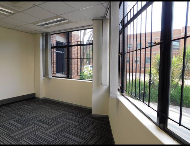 167M² OFFICE TO LET IN PARKTOWN